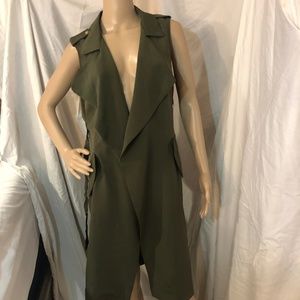 NEW Simply Styled Sleeveless Open Front Trent Sz M